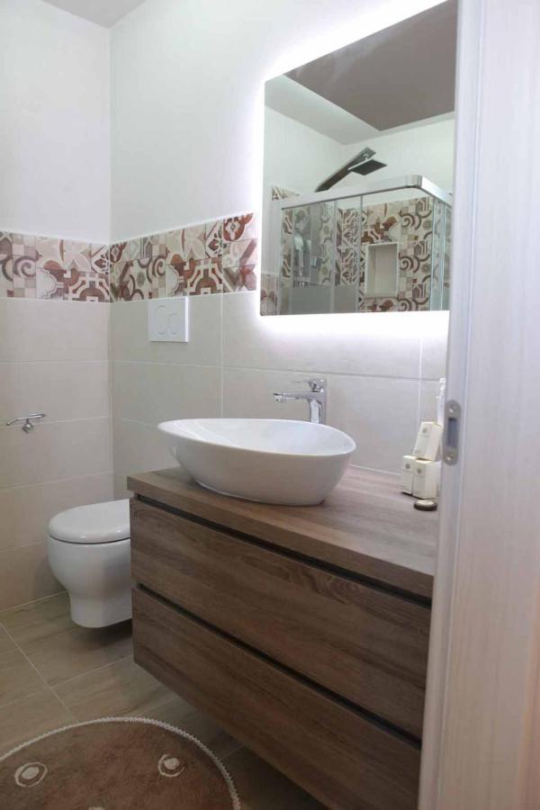 Afrodite Luxury Suite Veglie Exterior photo
